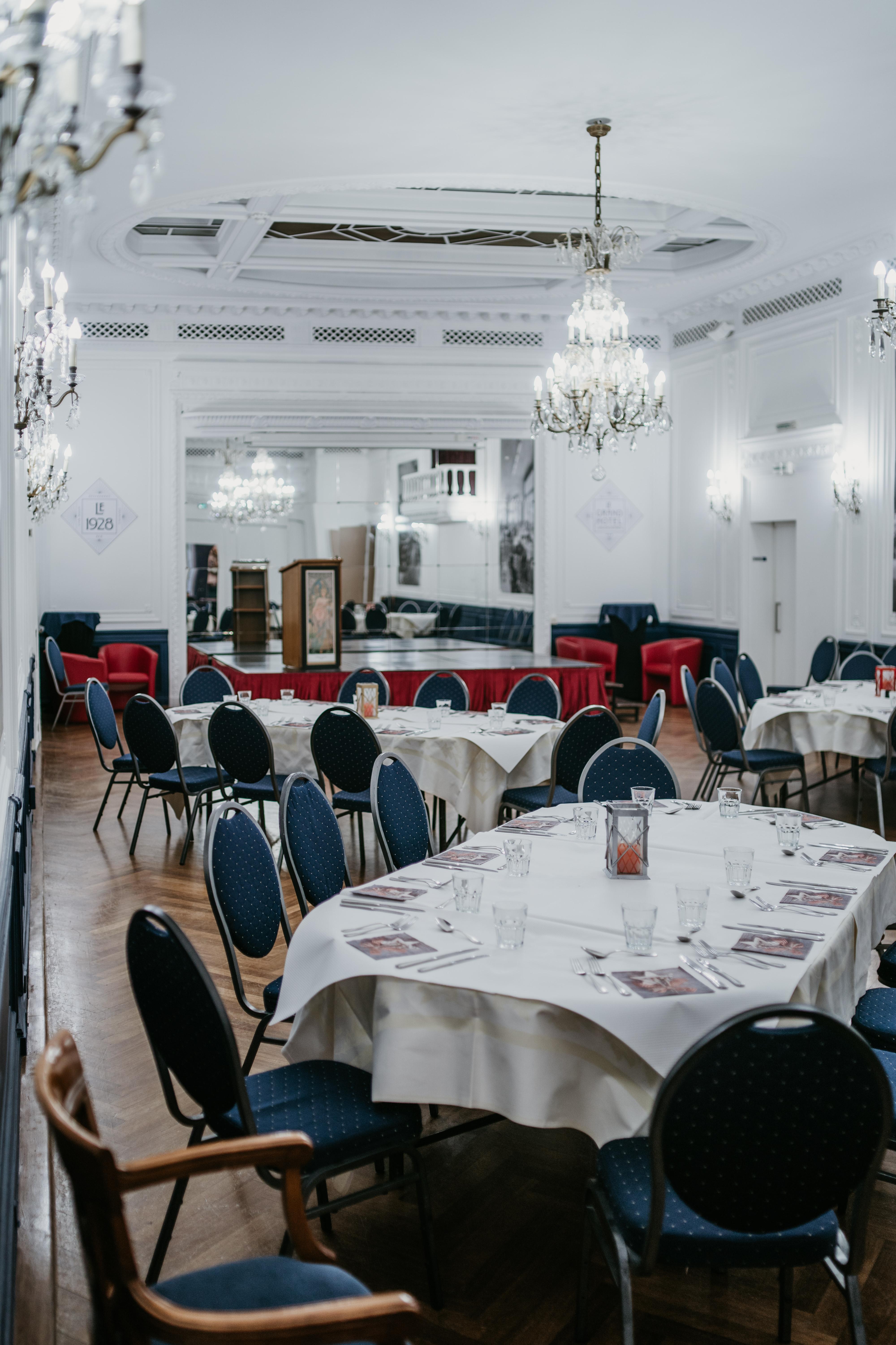Le Grand Hotel Valenciennes Exterior foto
